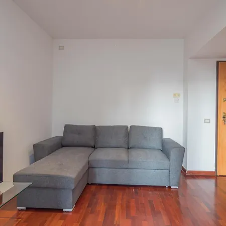 Apartman I Host - Trivulziana 3 *